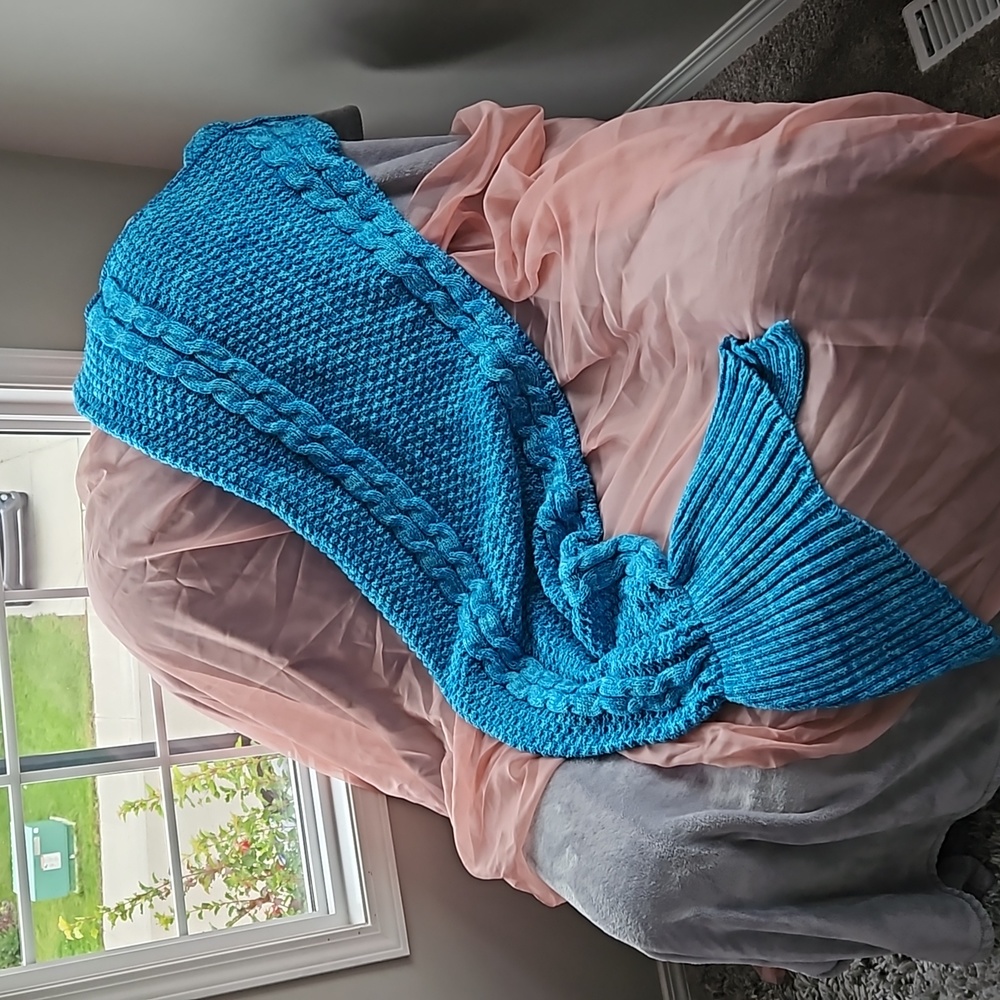 GORGEOUS MERMAID THROW!!
